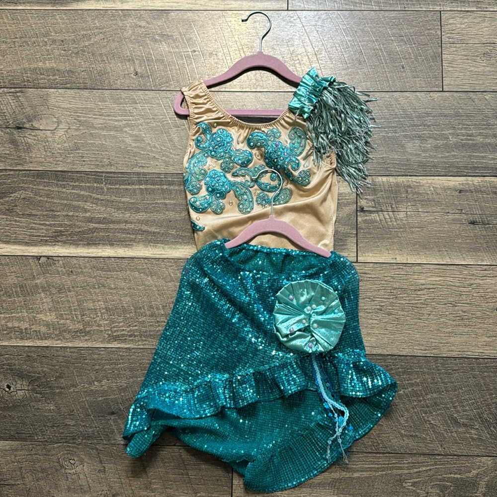 Custom large tile costume